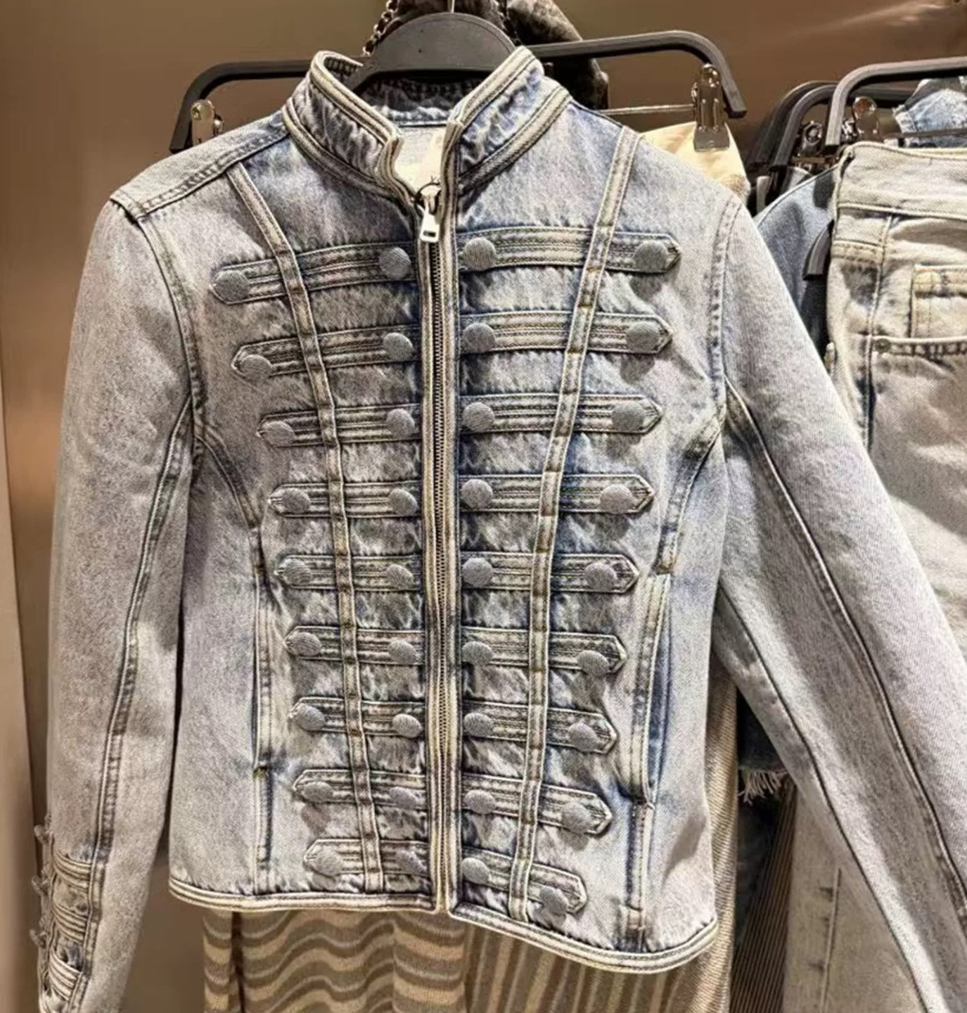 ZARA FITTED DENIM JACKET WITH BUTTONS ZW COLLECTION Ref:7627/047/406