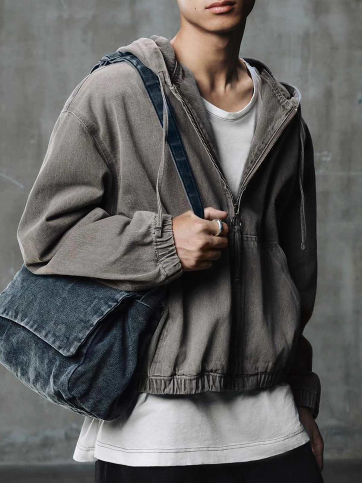 Chaqueta con capucha de denim lavado de Zara – Gris